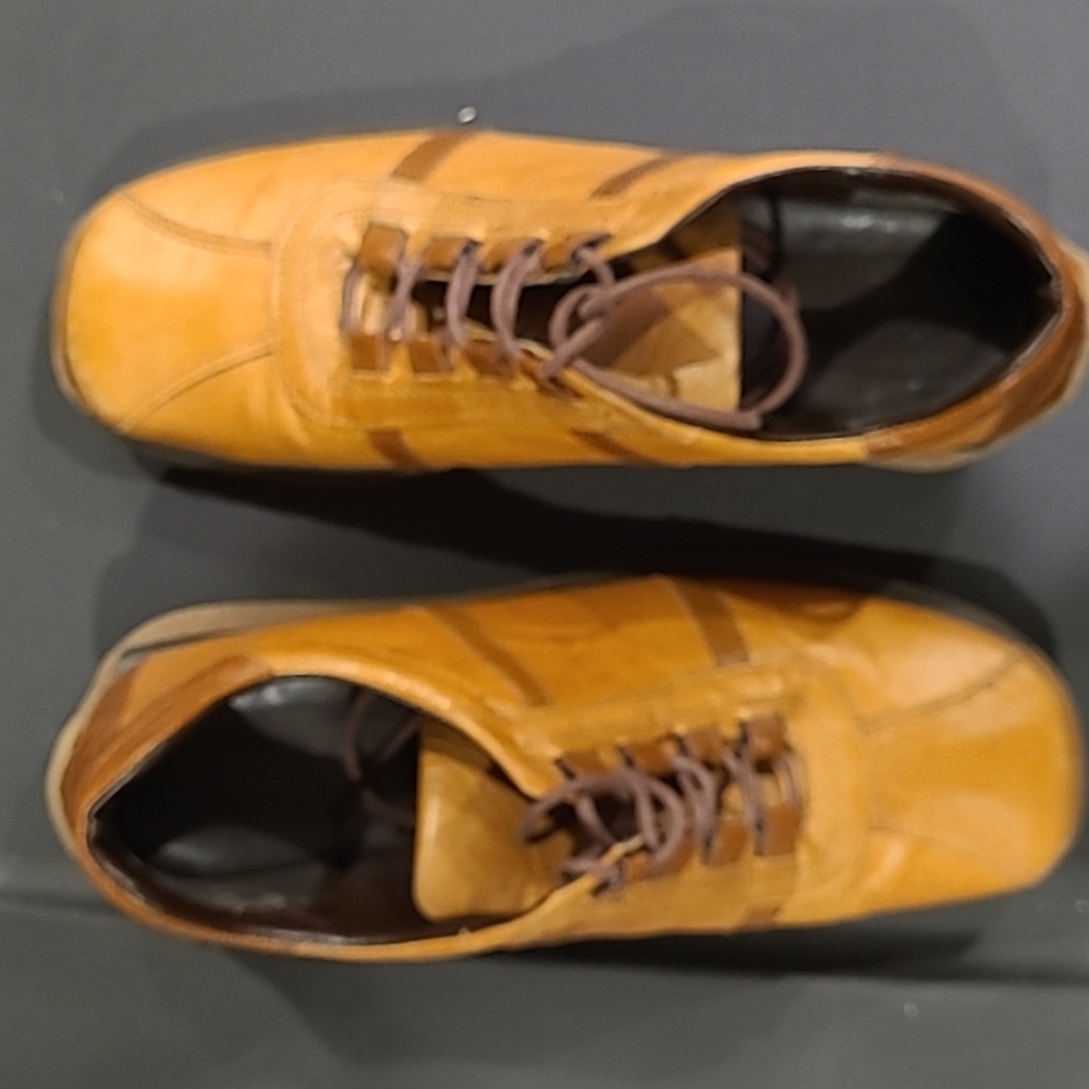 Women's Size 39 Caramel Leather Designer Shoe